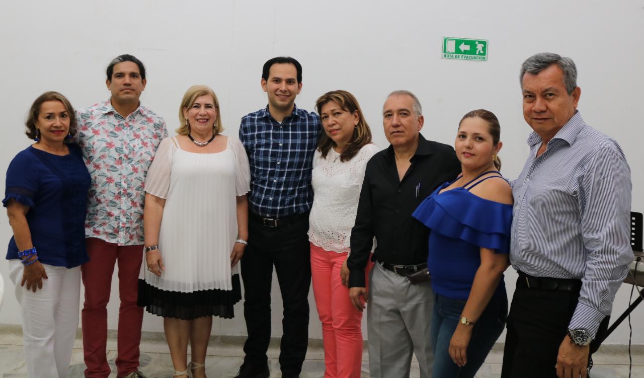 De Izquierda a derecha: María Antonia Villaquirán, Julio César Lozano; Lucy Gutiérrez, Presidenta  Asconphu; Ermenec Alarcón, director de Rentas Alcaldía de Neiva ; Blanca Cecilia Vargas, Jaime Laureano Pinzón, Yudi Tatiana Salazar y Luis Alberto Suaza.